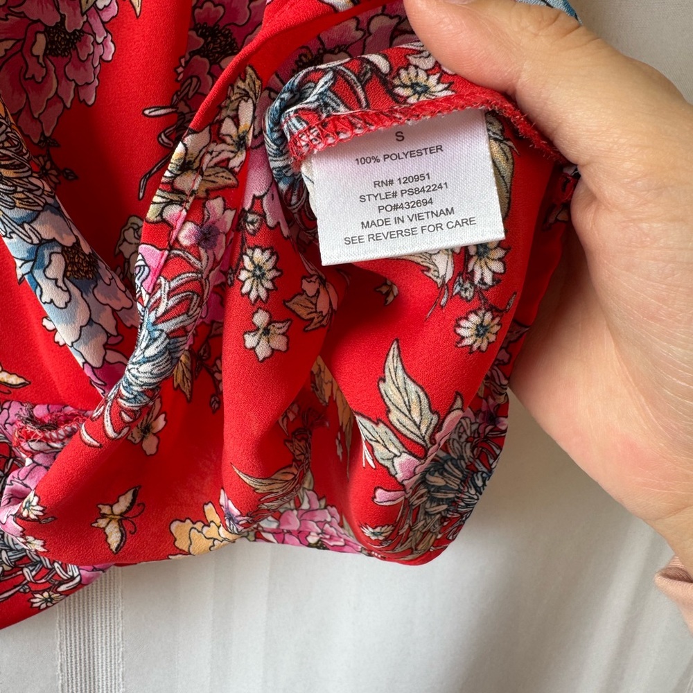 Pink Rose Blouse Women's Size S Sleeveless Red Floral Wrap Style V Neckline Top - Picture 4 of 5
